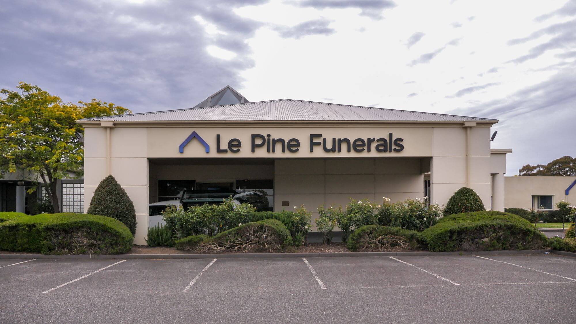 Le Pine Glen Waverley Exterior
